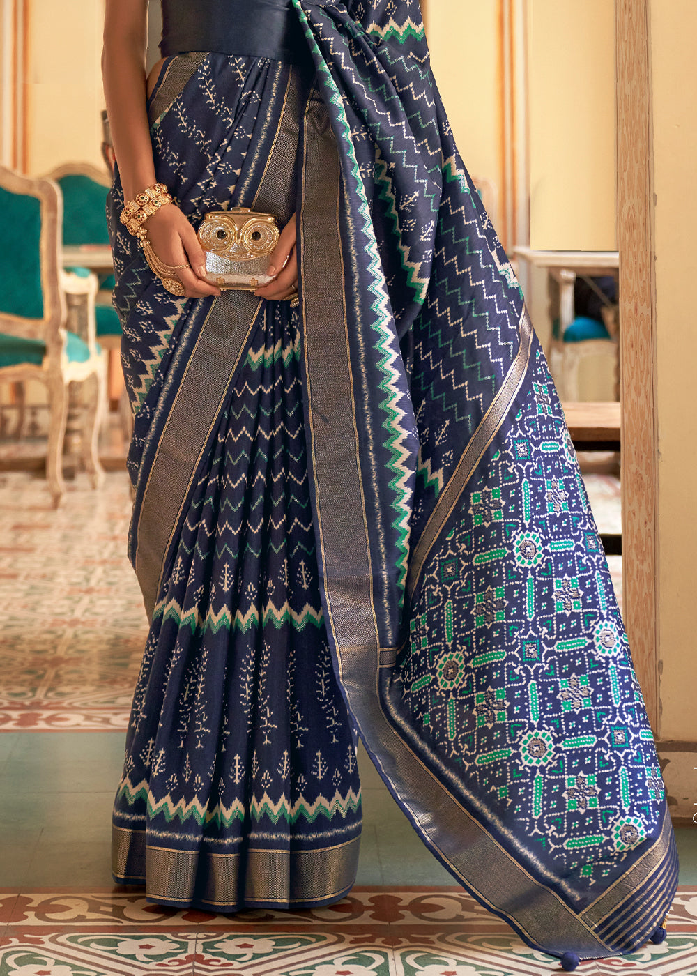 NAVY BLUE WOVEN HANDLOOM PATOLA SILK SAREE