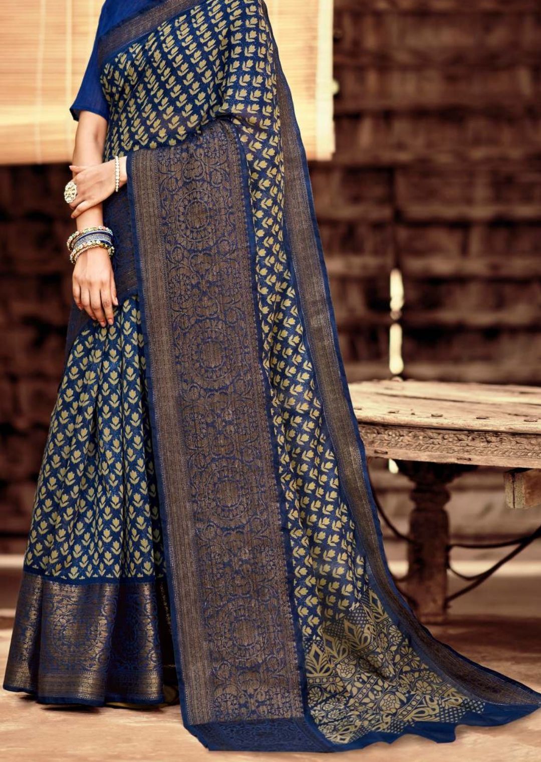 Navy Blue Woven Pure Handloom Cotton Saree