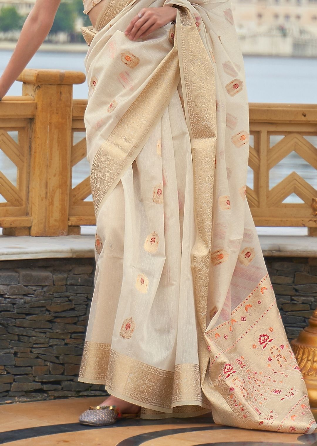 Pearl White Zari Woven Pure Handloom Linen Saree