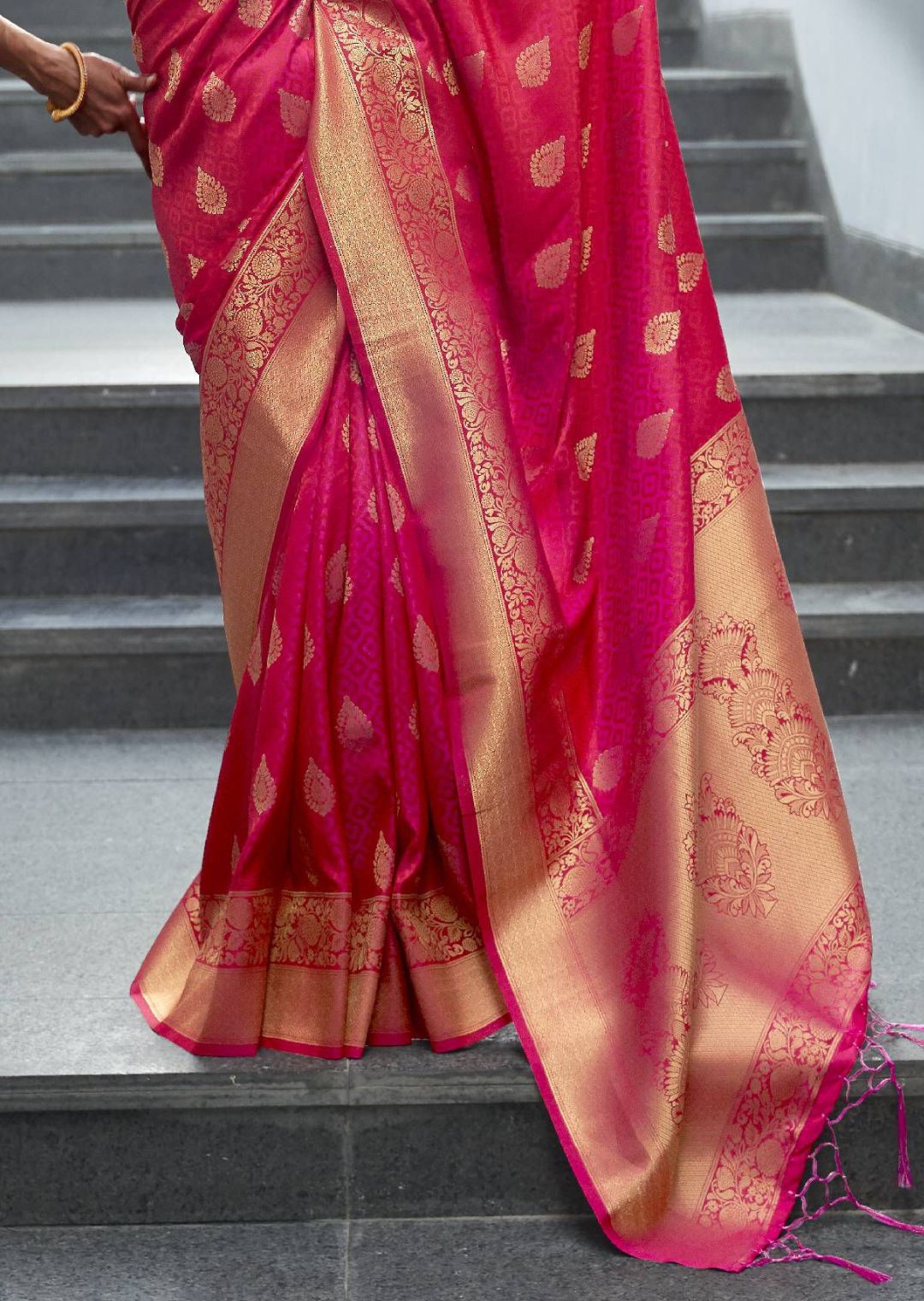 Ruby Pink Hand Woven Kanjivaram Silk Saree