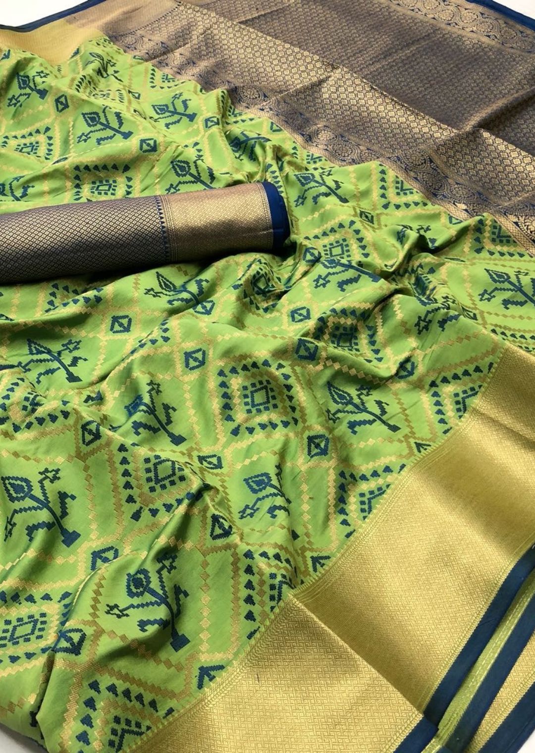 Pear Green Woven Traditional Patola Silk Saree