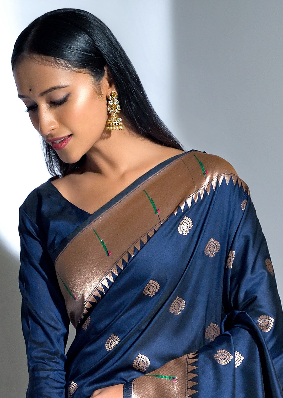 NAVY BLUE ZARI WOVEN TRADITIONAL PAITHANI SILK SAREE