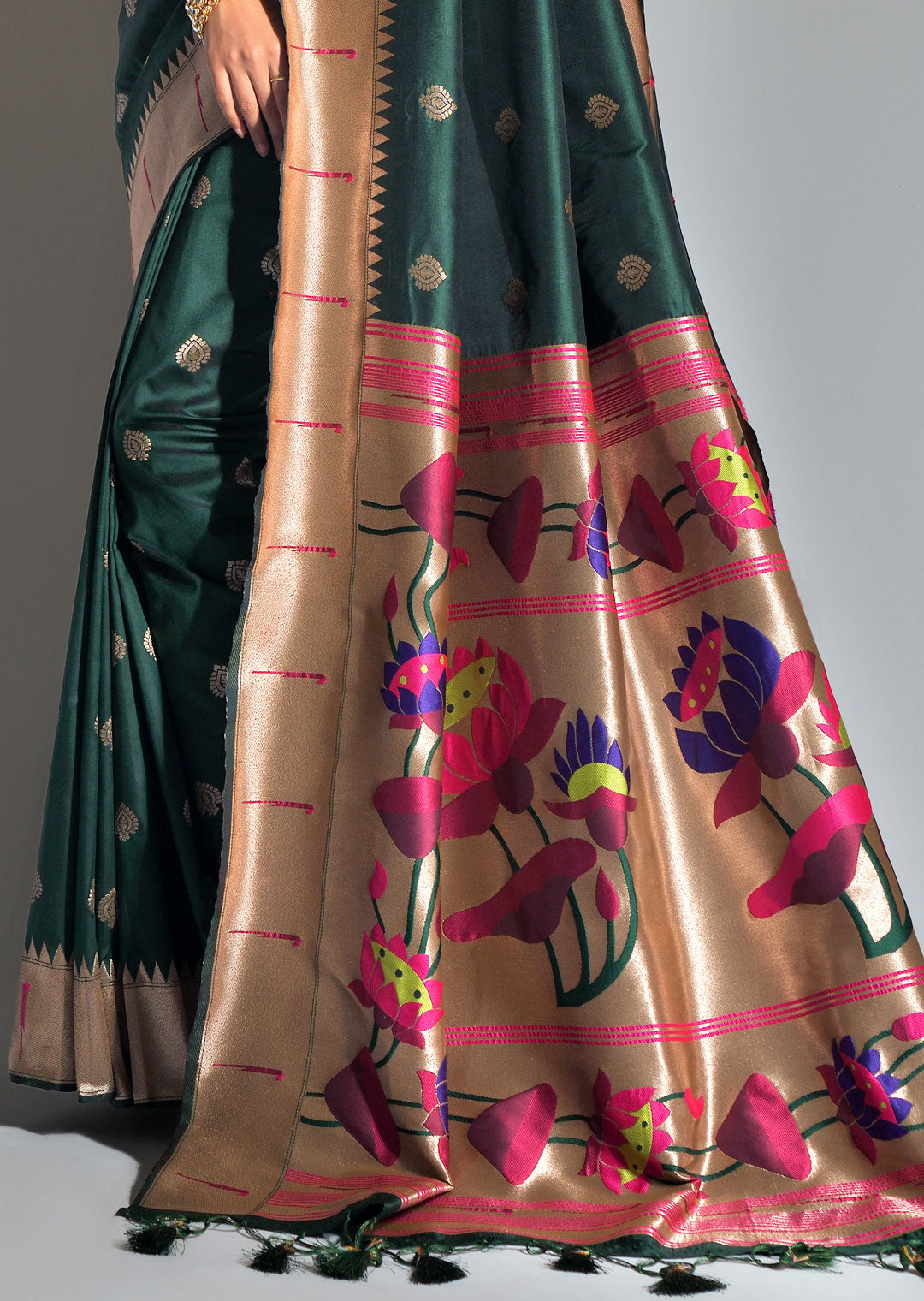 GREEN ZARI WOVEN TRADITIONAL PAITHANI SILK SAREE