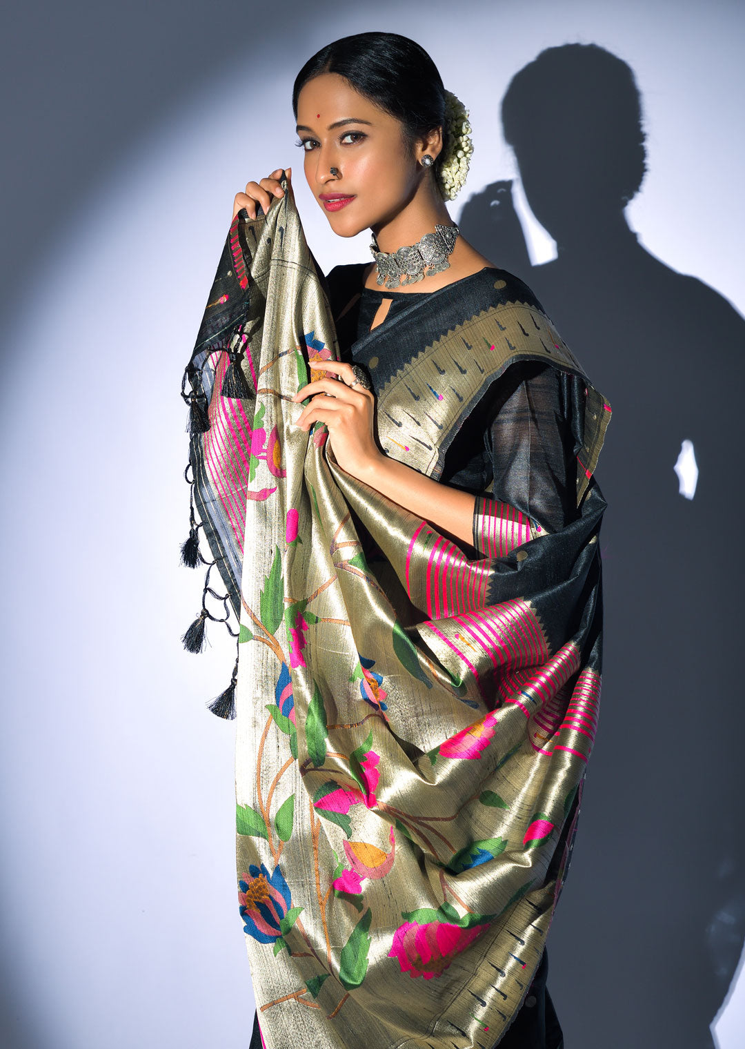 BLACK ZARI WOVEN TRADITIONAL PAITHANI SILK SAREE